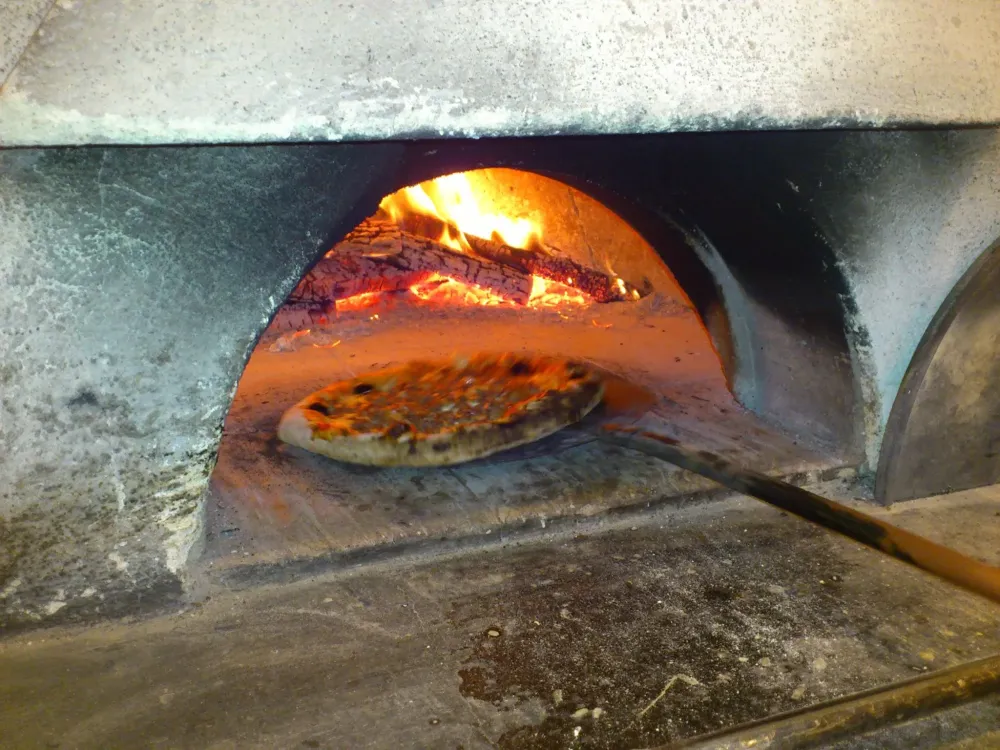 Pizza feu de bois près de Brunet
